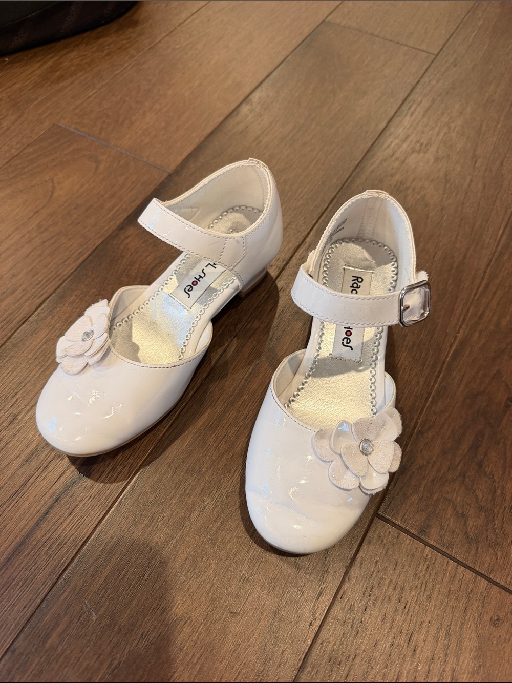Rachel Shoes White Patent Flower Strap Dress Shoes for Kids Size 13 - C11-771